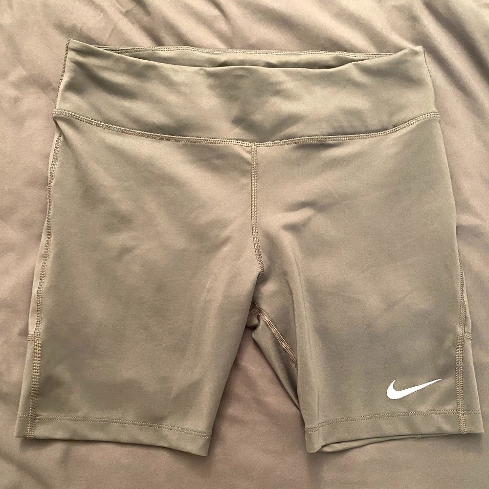 Nike Dri-Fit Women's Grey Shorts w/ Pockets! Large